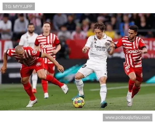 斗球直播tv版app支持多平台同步观看，享受高清流畅的足球赛事直播