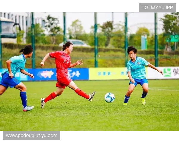 斗球直播官网在线直播带你领略足球比赛的激情与精彩瞬间